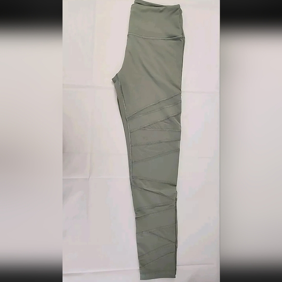 Victoria's Secret Sport Olive Sage Leggings Tight Mesh Leg Size M Rare Item 2017 - Picture 3 of 5